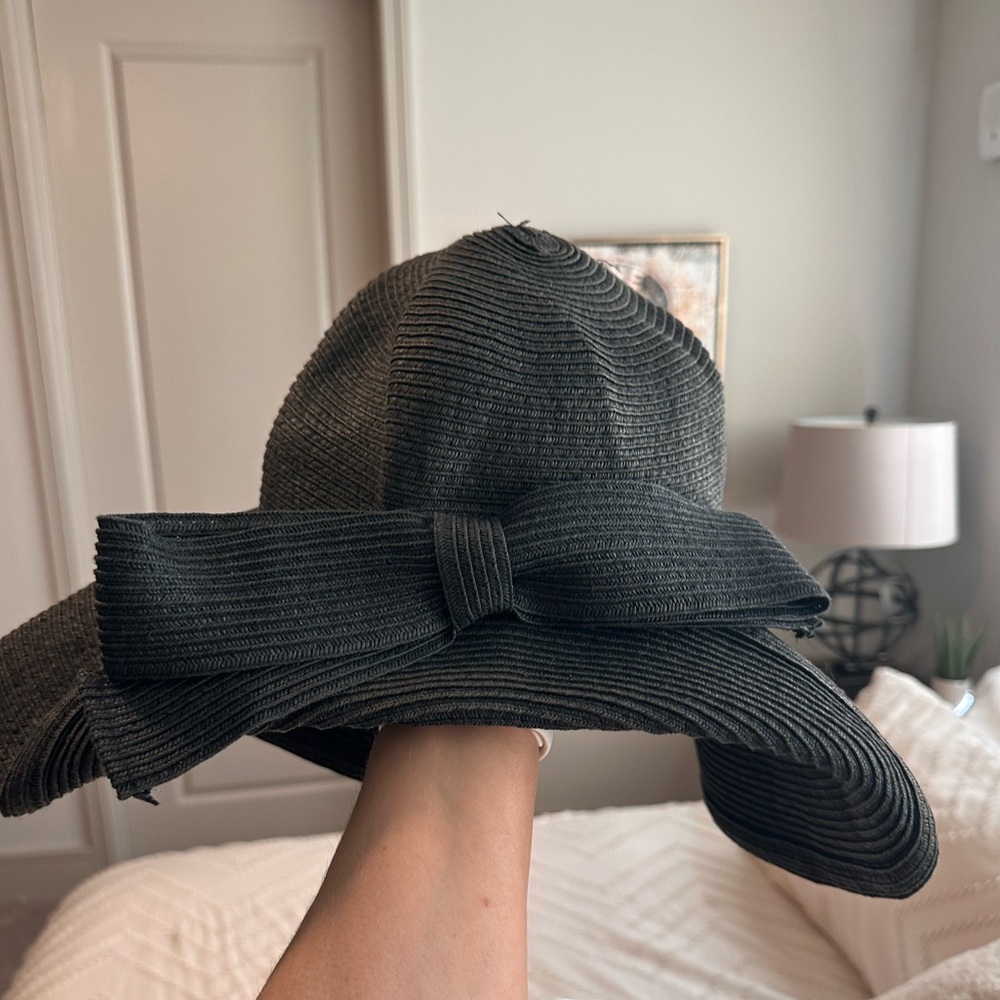 Black sun hat